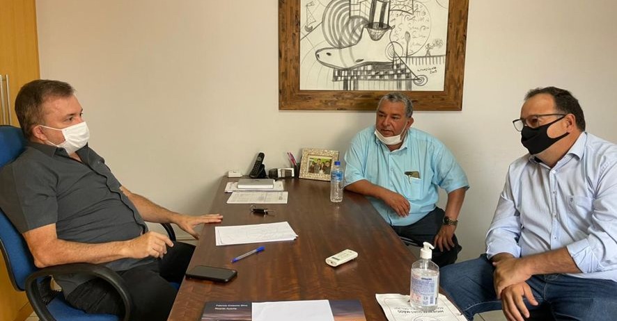 União da classe política é meta de Brito na presidência da Câmara de Amambai Valter Brito e Doutor Bandeira durante agenda na capital / Foto: Assessoria