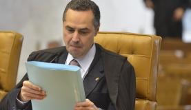 Barroso manda investigar vazamento de decisão sobre sigilo fiscal de Temer Barroso é o responsável no STF pelo inquérito que investiga a edição do Decreto dos PortosJosé Cruz/Agência Brasill