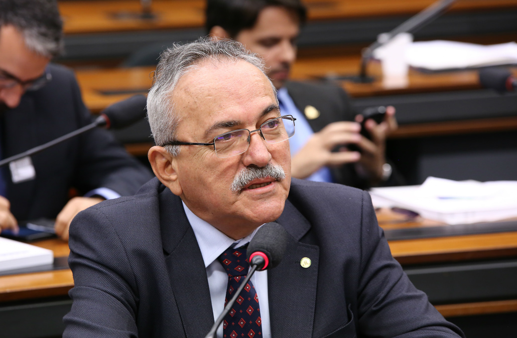 Lira: O projeto abre, para todos os entes federados, a possibilidade de participação das instituições públicas de assistência técnica e extensão rural filiadas à Asbraer (Foto: Gilmar Felix / Câmara dos Deputados)