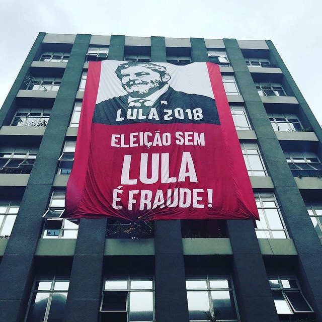Movimentos afirmam que eleição sem a candidatura do ex-presidente é fraude política / Foto: Alexandre Padil