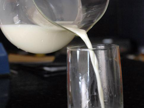 Ministério da Agricultura autoriza produção de leite 'longa vida' e pasteurizado