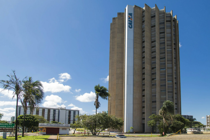 Lucro da Caixa sobe 60% no terceiro trimestre e atinge R$ 3 bilhões Lucro da Caixa sobe 60% no terceiro trimestre e atinge R$ 3 bilhões