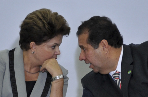 Dilma discute com Lupi nome do PDT para assumir Ministério do Trabalho Dilma discute com Lupi nome do PDT para assumir Ministério do Trabalho