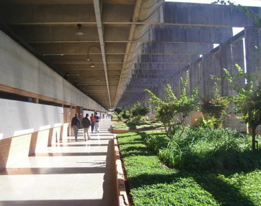 Universidade de Brasília reduz de 20% para 5% reserva de vagas para negros A UnB foi pioneira na política de cota, criada em 2003