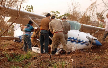 Avião cai em Jardim durante enterro do prefeito Destroços do avião monotorFoto: Midiamax