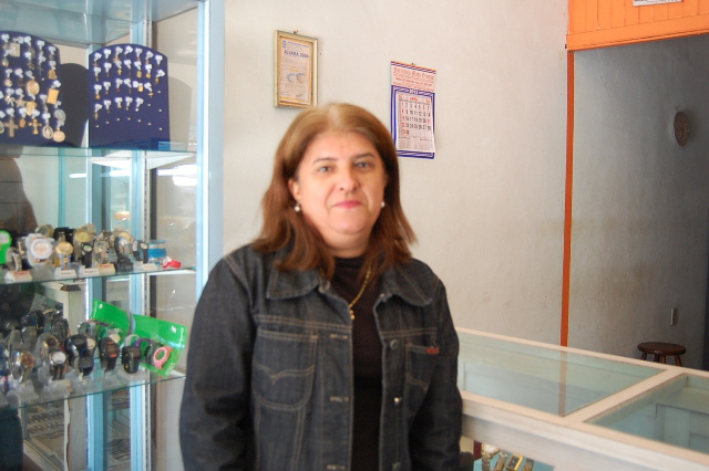 Para a comerciante Edilena, a onda de frio é passageira, mas o inverno será mais frio que em anos anteriores. Foto: Moreira Produções.