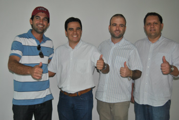 O ruralista Diogo Peixoto é o novo presidente do Sindicato Rural de Amambai E/D - Christiano Bortolotto, Diogo Peixoto, Marlos Signori e Lelo, comemorando resultado das eleições no SRA.Foto: Moreira Produções