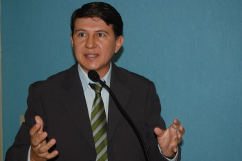 Homenagem do vereador Cristino Toledo para as mães de Amambai Vereador Cristino presta homenagem para as mães de Amambai. Foto: Moreira Produções
