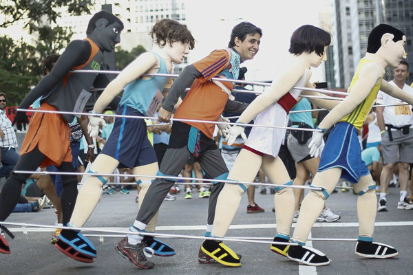 Atletas e anônimos participam da tradicional corrida de São Silvestre Atletas e anônimos participam da tradicional corrida de São Silvestre
