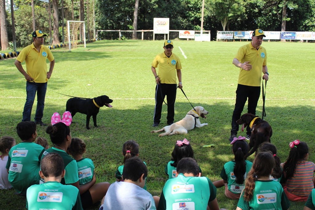 Crianças aprendem brincando na 5ª Colônia de férias em Amambai Na terça-feira teve a participação do Projeto Aumigão. Foto: Comunica MS/Assessoria