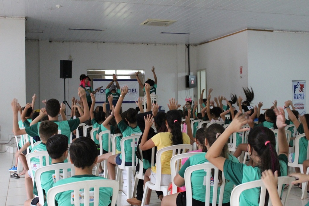Crianças aprendem brincando na 5ª Colônia de férias em Amambai A Colônia de Férias acontece de 27 a 31 de janeiro, das 12h30 às 17h.