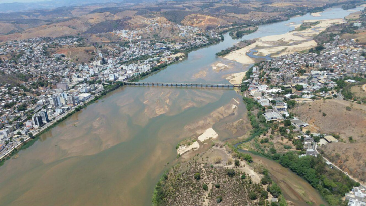 Rio Doce tomado pela lama em Colatina, no Espírito Santo / Foto: Fred Loureiro