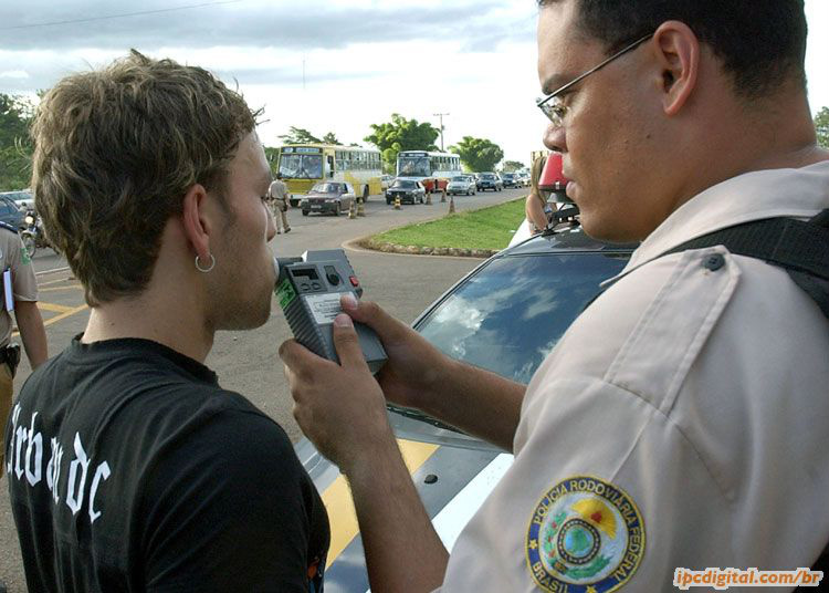 Senado aprova projeto que exige teor zero de álcool para motorista Senado aprova projeto que exige teor zero de álcool para motorista