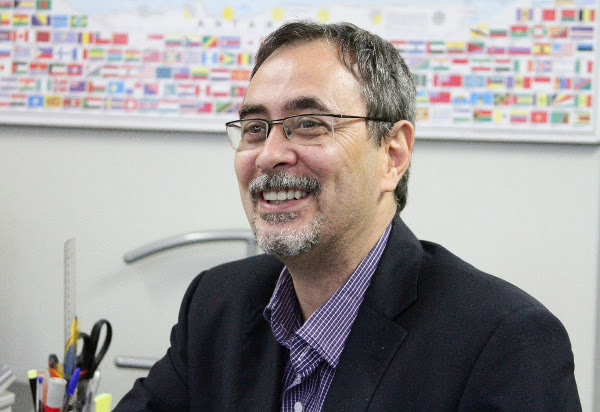 Abaixo-assinado pela reforma política já tem 100 mil adesões, diz PT Alberto Cantalice, vice do PT, coordena a campanha por assinaturas (Foto: Richard Casas/PT)