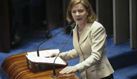 Senado aprova projeto que criminaliza vingança pornográfica Gleisi Hoffmann, relatora do PL que torna crime divulgar cenas da intimidade sexual e a chamada vingança pornográfica / Foto: Arquivo/Agência Brasil