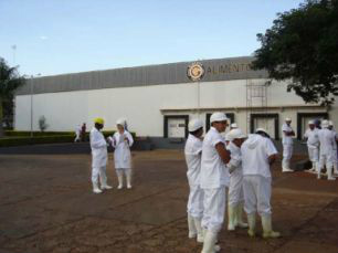 Frigoríficos fechados em MS revolta sindicalista