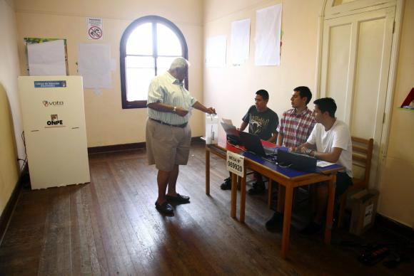 Eleições no Peru: Kuczynski lidera com 50,8%; Keiko Fujimori tem 49,19% O resultado final das eleições presidenciais do Peru só deve ser conhecido no final da semana