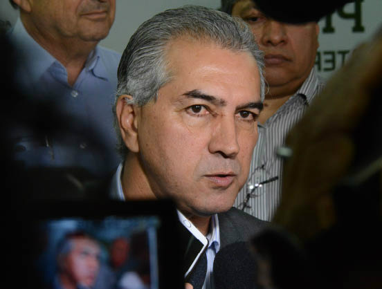 Governo começa a cortar gastos sem alarde para evitar 'pânico' Reinaldo Azambuja corta gastos por causa da crise financeira - (Foto: Bruno Henrique/Correio do Estado)