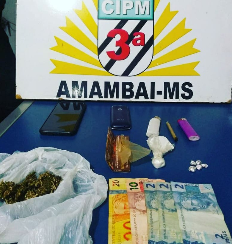 Polícia Militar de Amambai prende casal por traficar drogas em praça pública Foto: 3ª CIPM