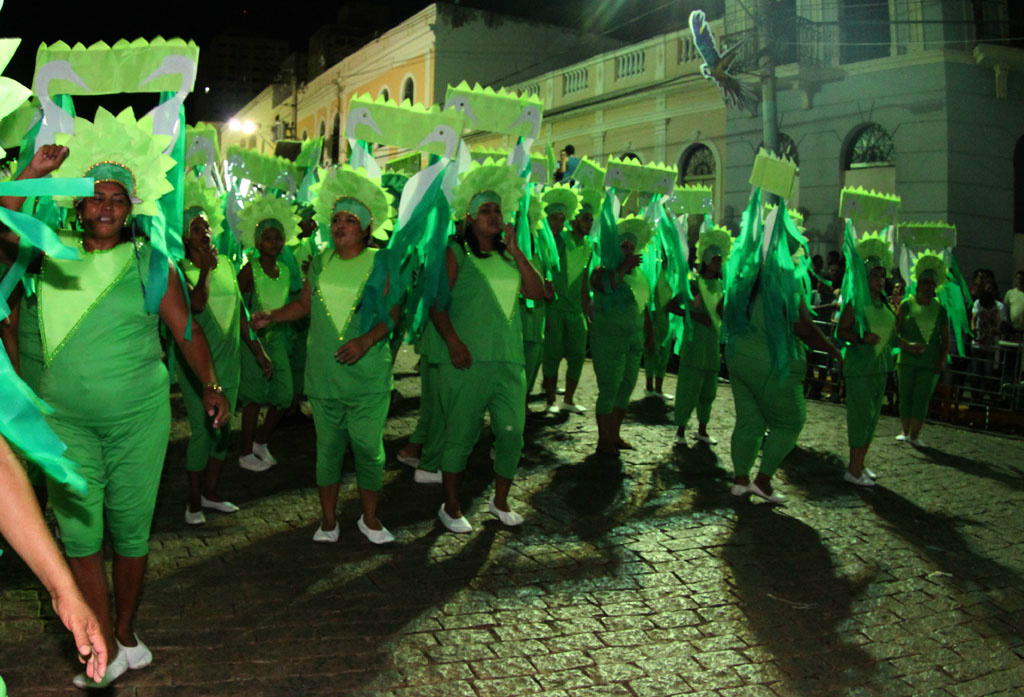 Depois do show das escolas de samba, Corumbá celebra o Carnaval Cultural Primeiro desafio dos passistas é desfilar no piso de paralelepípedos, um dos símbolos de Corumbá. Foto: Chico Ribeiro