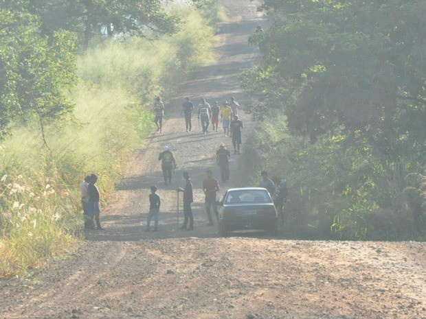 Indígenas bloqueiam acesso à fazenda Buriti em Sidrolândia. (Foto: Fabiano Arruda/G1 MS)