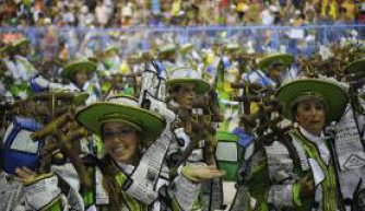 Escolas de samba do Grupo Especial se apresentam no Sambódromo da Marquês de Sapucaí, no primeiro dia de desfiles - Fernando Frazão/Agência Brasil