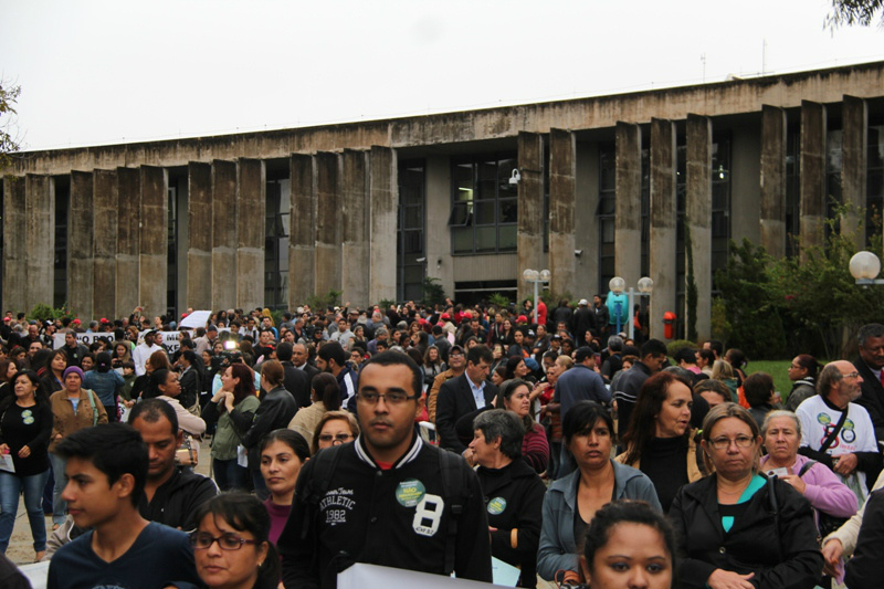 Mais de 20 mil trabalhadores lotaram a Assembleia Legislativa.