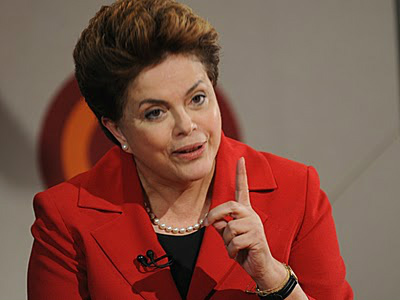 Dilma diz que País adota estímulos para crescer Dilma diz que País adota estímulos para crescer