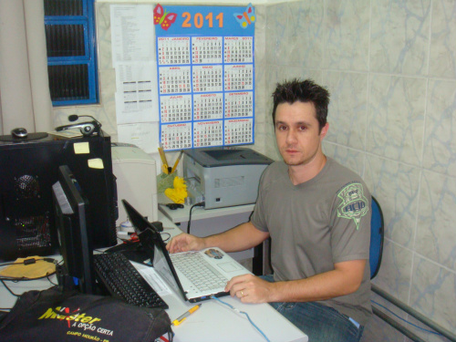 Escola Vespasiano desenvolve projeto com turma do período noturno Professor Danilo Ferreira, responsável pelo projeto