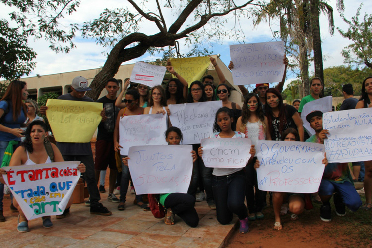 Estudantes da Capital são solidários a luta dos trabalhadores em educação
