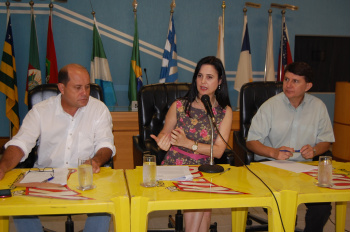 Deputada Mara Caseiro assume defesa das auto escolas Deputada Mara Caseiro, durante reuniao com proprietários de auto-escolas da região. Foto: Moreira Produções