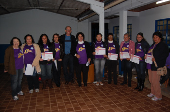 Associação Viva Vida forma costureiras Presidente da AVVA, Sérgio Barbosa, no encerramento do curso de Corte e Costura. Foto: Moreira Produções