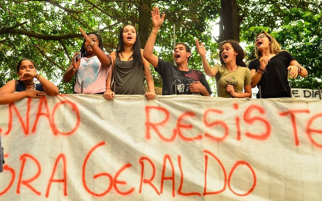 Número de escolas ocupadas em SP chega a 74
