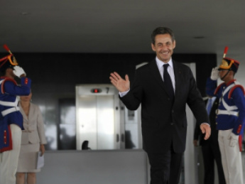 Dilma e o ex-presidente Sarkozy discutem crise na zona do euro