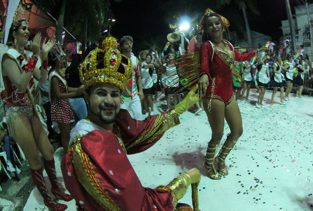 Depois do show das escolas de samba, Corumbá celebra o Carnaval Cultural Corte de Momo se integra ao desfile das escolas de samba propondo paz e muita alegria. Foto: Chico Ribeiro