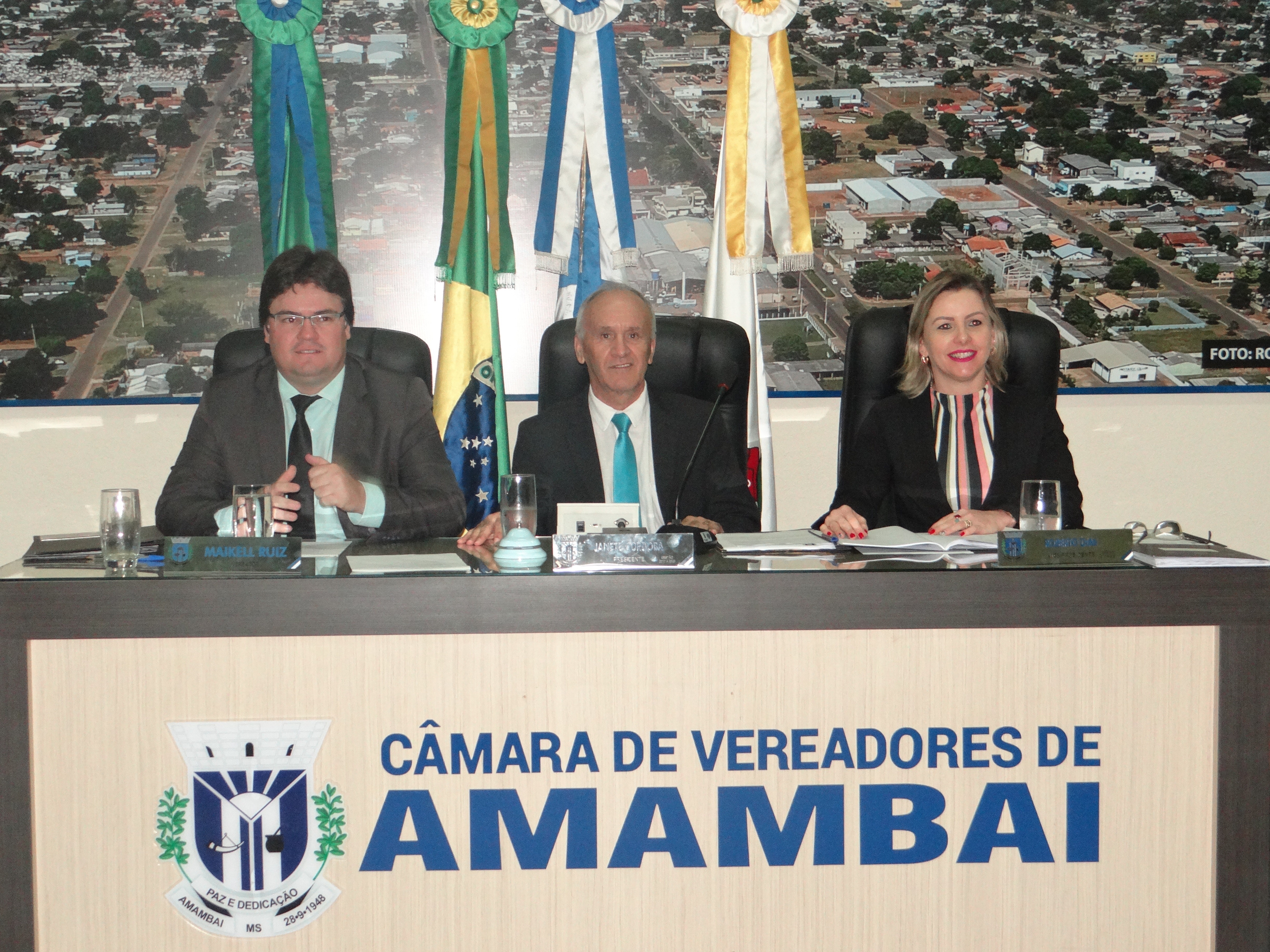 Membros da mesa diretora, gestão 2020. Vereadores Maikell Ruiz (1º secretário), Roberto Dias (presiente) e Janete Córdoba (vice) / Foto: Moreira Produções
