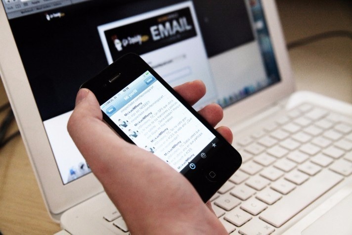 Confira recomendações importantes para comprar na internet com segurança Volume de transações via smartphones quadruplicou no País nos últimos três anos, segundo estudo da FebrabanFoto: Divulgação