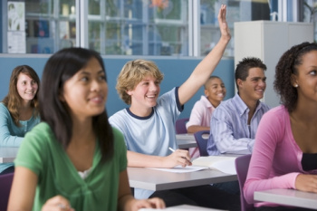 Ensino médio poderá ter currículo mais flexível e maior tempo de duração Ensino médio poderá ter currículo mais flexível e maior tempo de duração