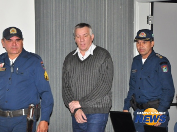 Defesa de ex-major tenta suspender julgamento e desqualificar provas Algemado, ex-major chega a julgamento. Foto: João Garrigó