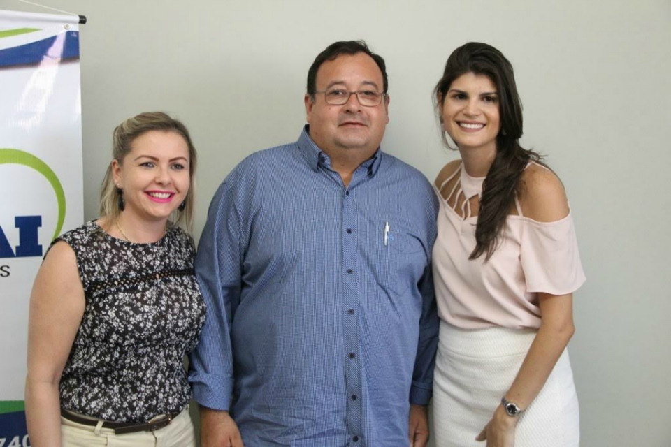 Rhaissa com vereadora Janete e o prefeito Dr. Bandeira / Foto: Assessoria