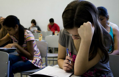 Estudantes farão provas do Enade neste domingo (22)
