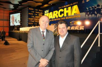 Criação de um novo piso preocupa prefeitos Paulo Ziulkoski, presidente da CNM e Jocelito Krug, da Assomasul