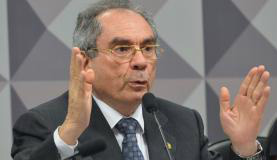 Raimundo Lira revê decisão e mantém prazo de 15 dias para defesa de Dilma Raimundo Lira afirmou que sua decisão foi