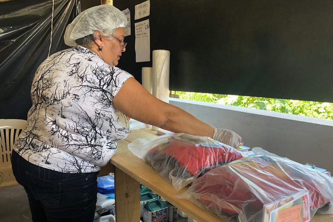 Igreja se transforma em lavanderia para higienizar fardas de bombeiros Ana Graziela Aguiar/TV Brasil