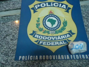 Dados da PRF apontam que só neste ano já foram apreendidos 14,8 quilos de crack. (Foto: Divulgação/PRF)