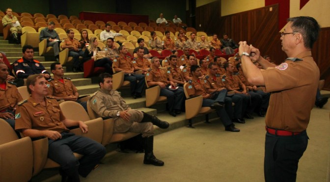 Corpo de Bombeiros realiza palestra sobre código de segurança contra incêndio