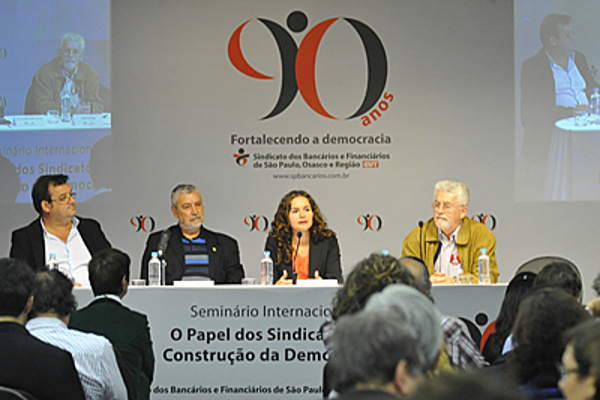 'Vivemos período da ditadura do mercado', diz economista da Unicamp Juvandia Moreira lembrou da importância da articulação do sindicalismo em nível mundial (Foto: Maurício Morais/Sindicato dos Bancários)