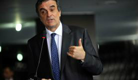 Brasil vai ampliar concessão de vistos a haitianos, diz Cardozo Brasil vai ampliar concessão de vistos a haitianos, diz Cardozo