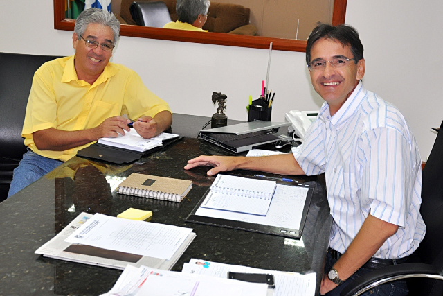 Prefeito Dirceu Lanzarini e vereador Coconho convidam população para participarem da Audiência Pública na próxima sexta, dia 18.
