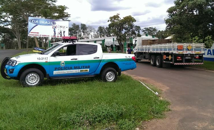 O caminhão, pertencente a uma empresa de biotecnologia de Xanxerê (SC) transportava 4.800 litros de Dióxido de Cloro, produto perigoso sem autorização Ambiental.